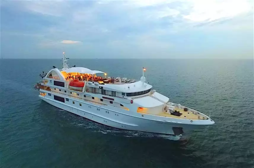 Coral Discoverer Liveaboard